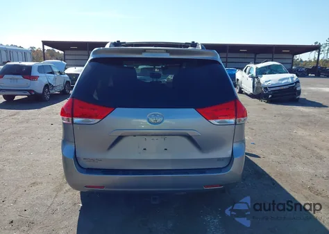 2012 Toyota Sienna Xle V6 8 Passenger z USA, uszkodzony, nr VIN 5TDYK3DC7CS203553